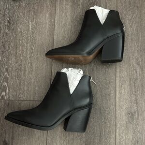 Vince Camuto black pointed booties - VC Gigietta